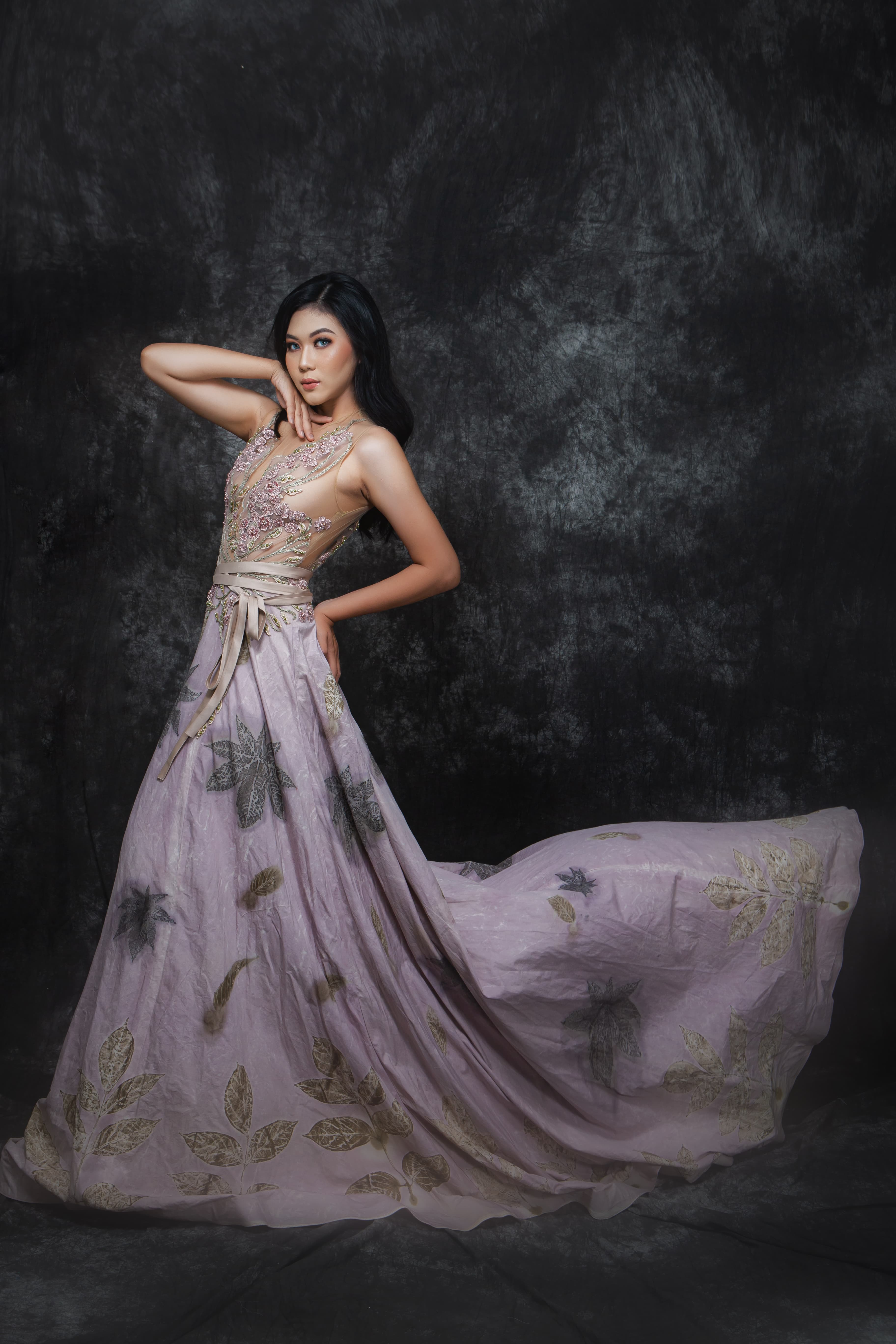 Elegant bride in YanAri dress 3